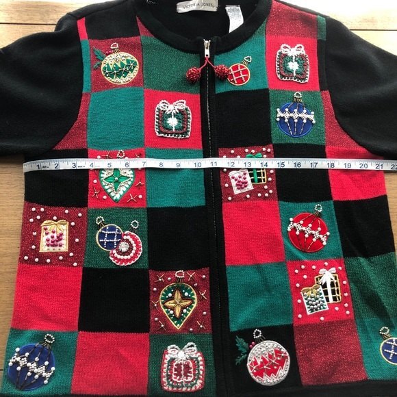 Victoria Jones Christmas Sweater Womens Medium Red Cardigan Patchwork Holiday - Picture 6 of 9